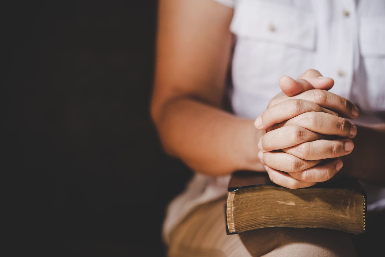 rezar con la biblia