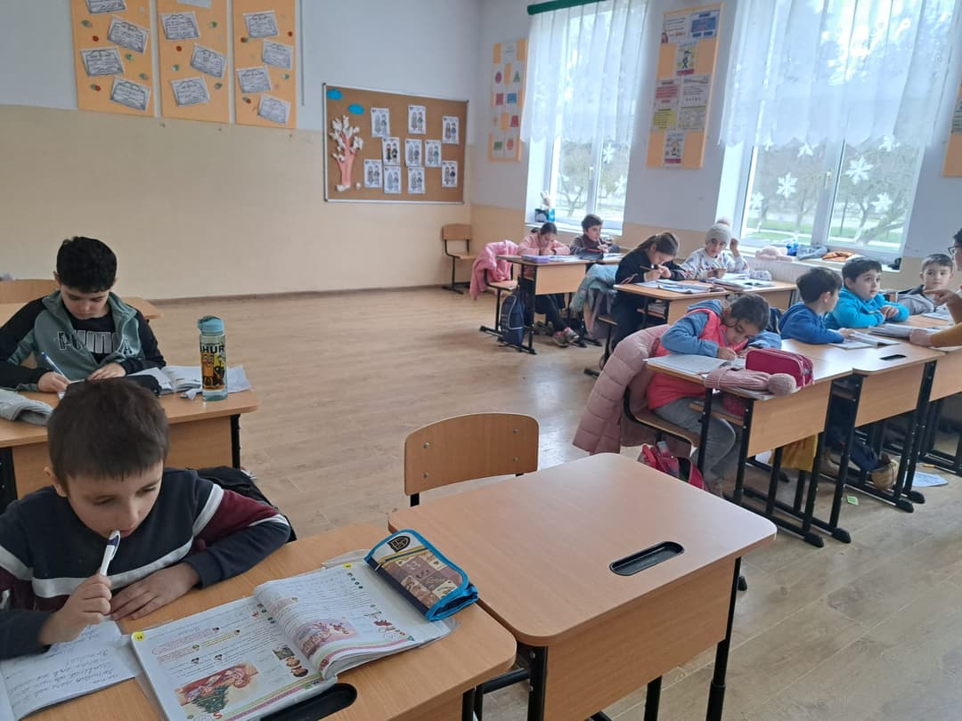 Una visita significativa a la escuela de Necșești